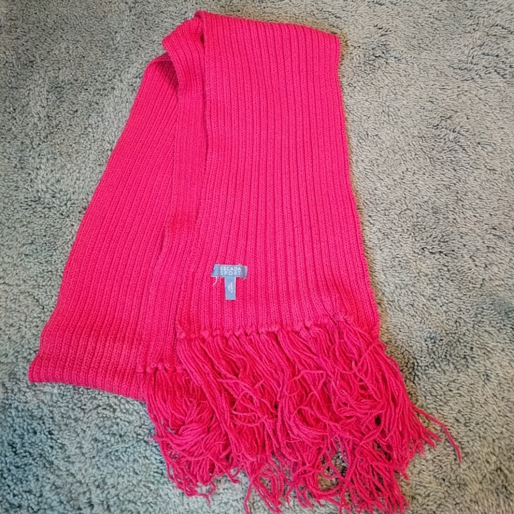 Escada Sport fuscia wool knit tassel scarf